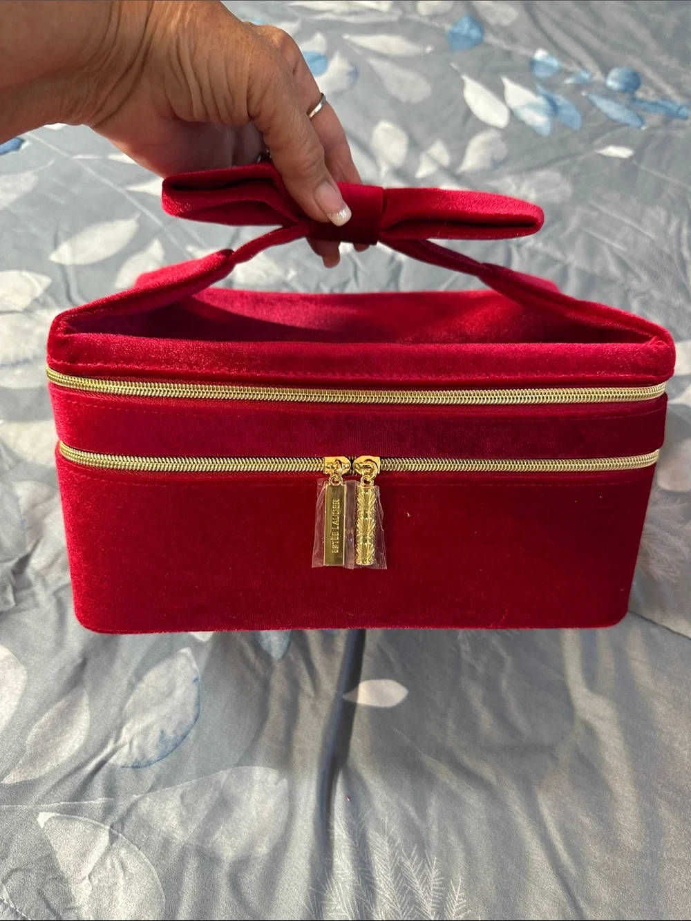 NWOT Estee Lauder Red Velvet Bow Holiday Train Cosmetic/Travel Case ♥️♥️♥️